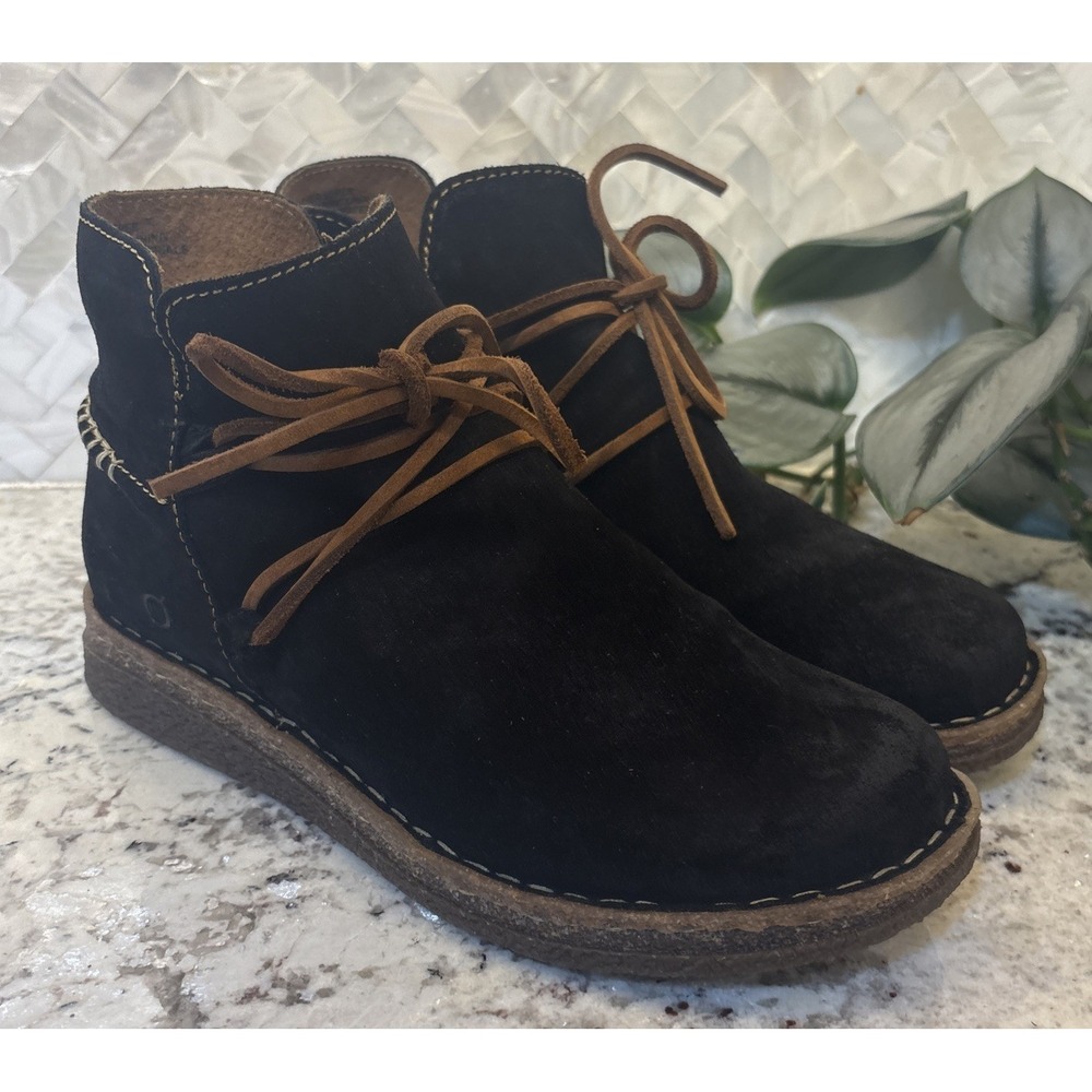 BORN Women's Calyn Wedge Chukka Boot Black Distressed Suede Size 8
